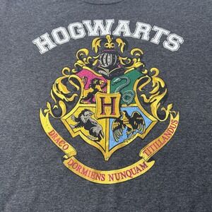 Harry Potter Hogwarts Crest T-Shirt Men's XL Gray Official Wizarding World Tee‎